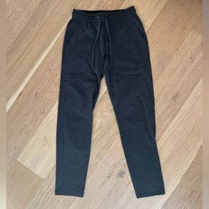 Lululemon Men’s Bowline Pant 30” in Graphite Grey - S